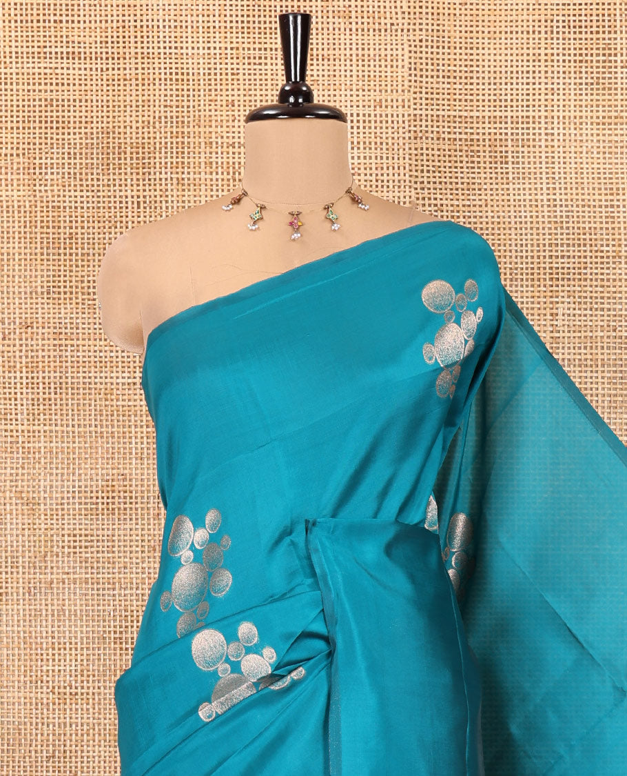 Borderless Rama Green Kanchi Silk Saree, Adorned with Zari Buttas, Mughal-Style Intricately Woven Pallu, and a Matching Blouse