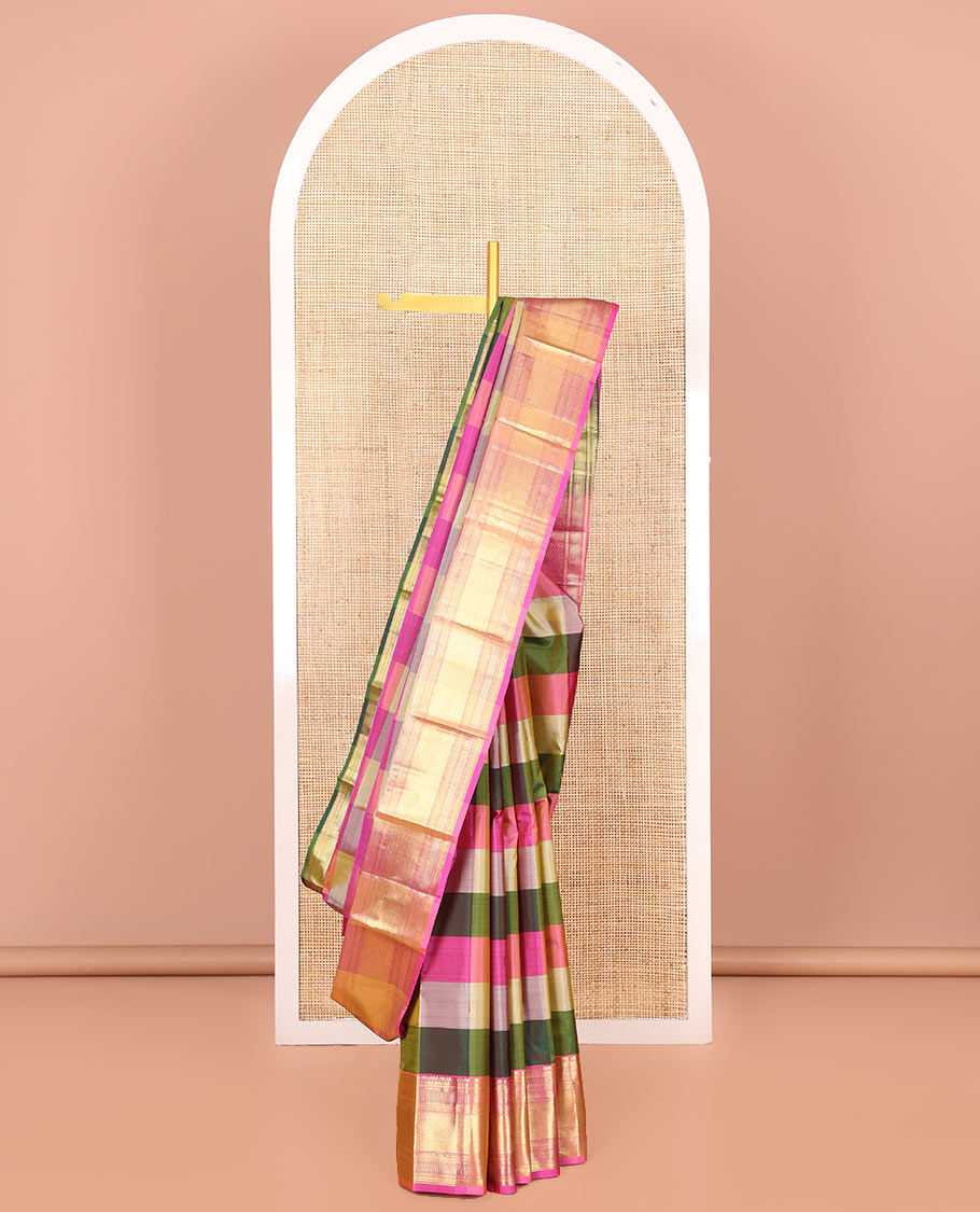 Pink Vasundhara Silk Saree, Colorfully Designed with Palum Pazhamum Checks, Complemented by a Contrast Border of Geometric Designs, Pallu Depicting Jaal Designs, and Paired with a Contrast Blouse