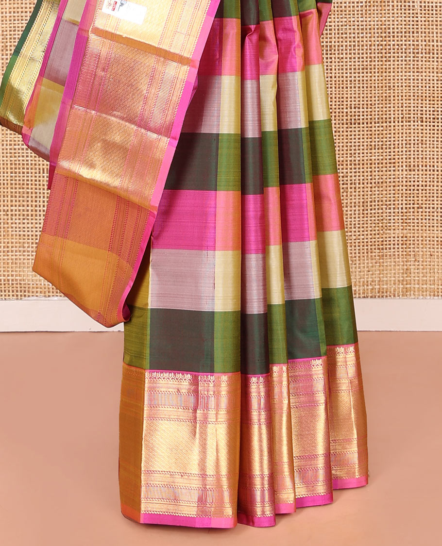 Pink Vasundhara Silk Saree, Colorfully Designed with Palum Pazhamum Checks, Complemented by a Contrast Border of Geometric Designs, Pallu Depicting Jaal Designs, and Paired with a Contrast Blouse