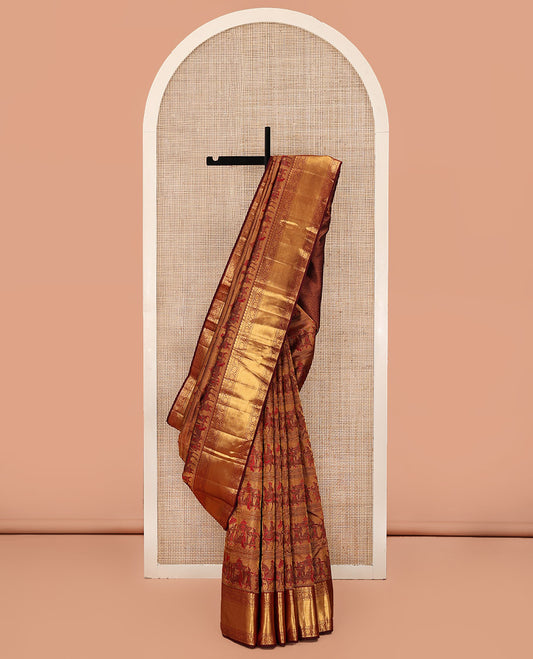 Maroon Kanchipuram Wedding Silk Saree, Gracefully Embellished with King and Queen Wedding Theme Jacquard Weave, Highlighted by Zari Border of Manga Mokku, and Kodi Visiry Designs, Chevron Striped Pallu and Paired with a Matching Blouse