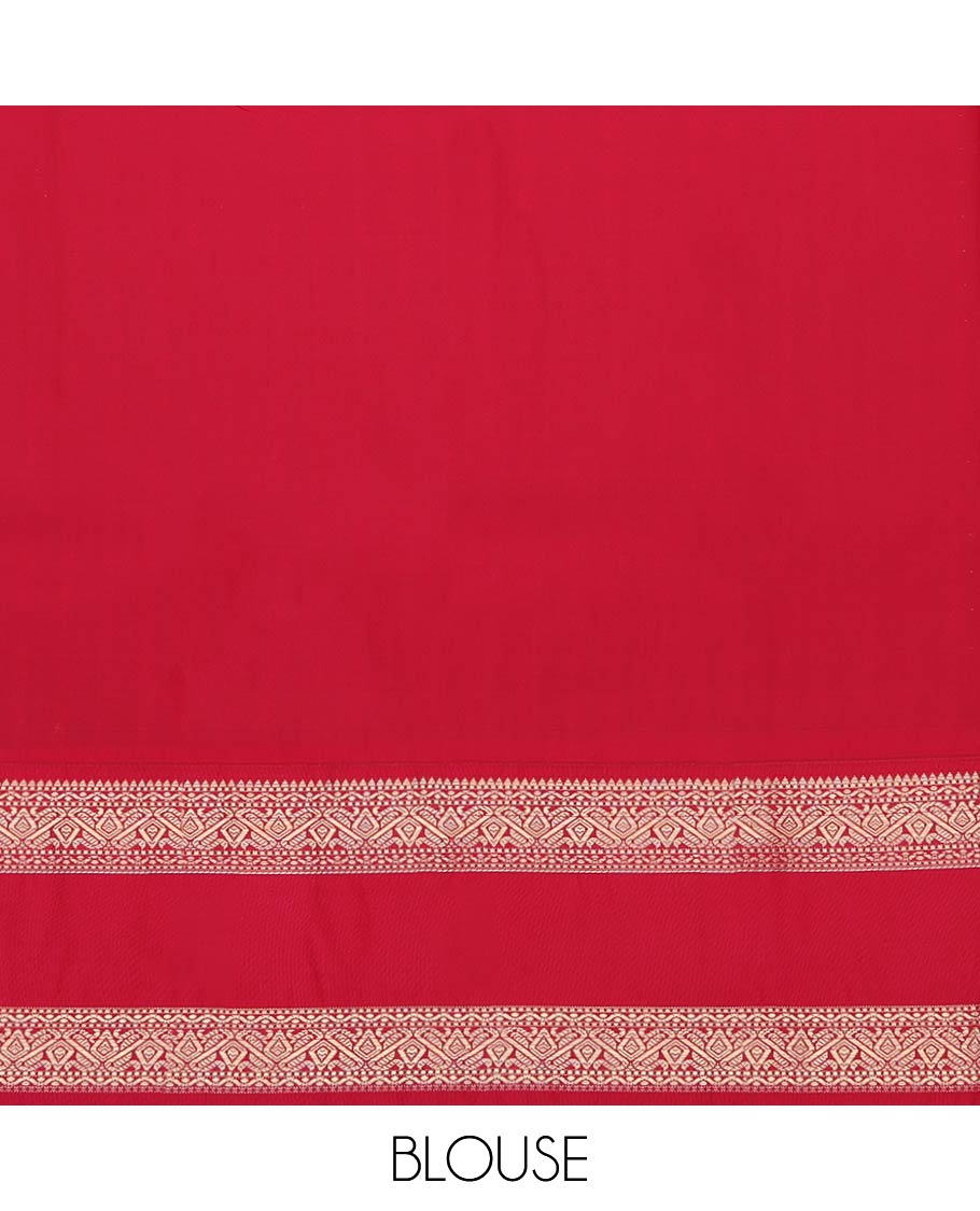 Green Budget Silk Saree, Elevated with Zari Butta Enclosed Checks On Its Body, Complemented by Contrast Traditional Zari Designs Woven Rettai Pettu Border, Grand Jaal Pallu and Paired with a Contrast Blouse