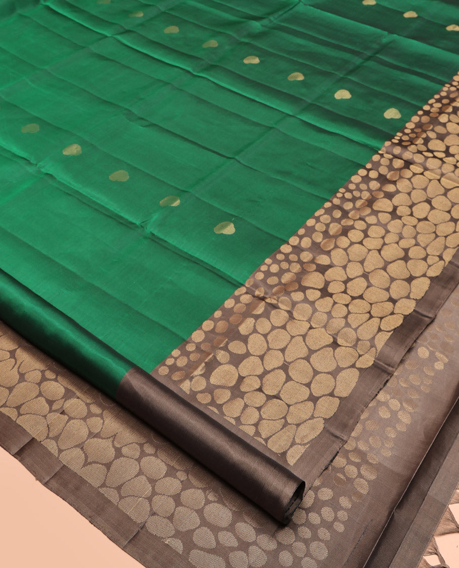 Green Mayuri Lite Silk Mix Saree, Detailed with Zari Buttas, Complemented by Contrast Geometric Patterned Border, Pallu of Geometric Patterns, and a Contrast Blouse