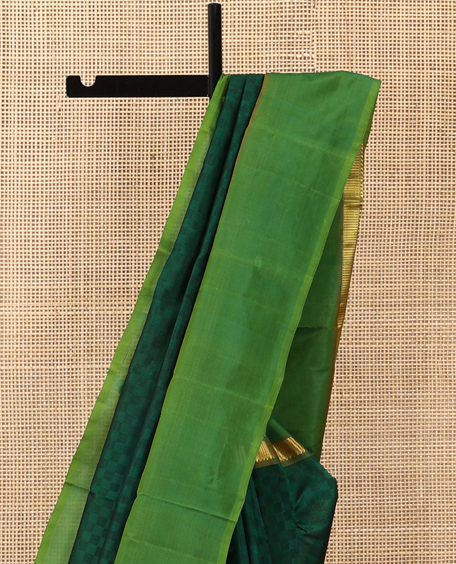 Green payadi kattam Kanchipuram silk saree, contrast kaal erangina border of rekku, and vanki designs, and zari striped pallu