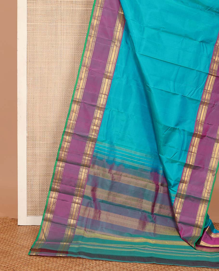 Blue plain Kanchipuram silk saree, contrast rettai pettu border of rekku, banaras, poun and vanki designs, and zari design pallu