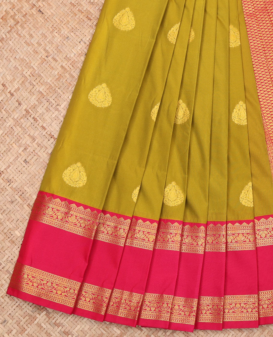 Green Budget Silk Saree, Delicately Woven with Zari Buttas All Over Its Body, Complemented by a Contrast Traditional Zari Design-Woven Rettai Pettu Border, Grand Jaal-Patterned Pallu, and Paired with a Contrast Blouse