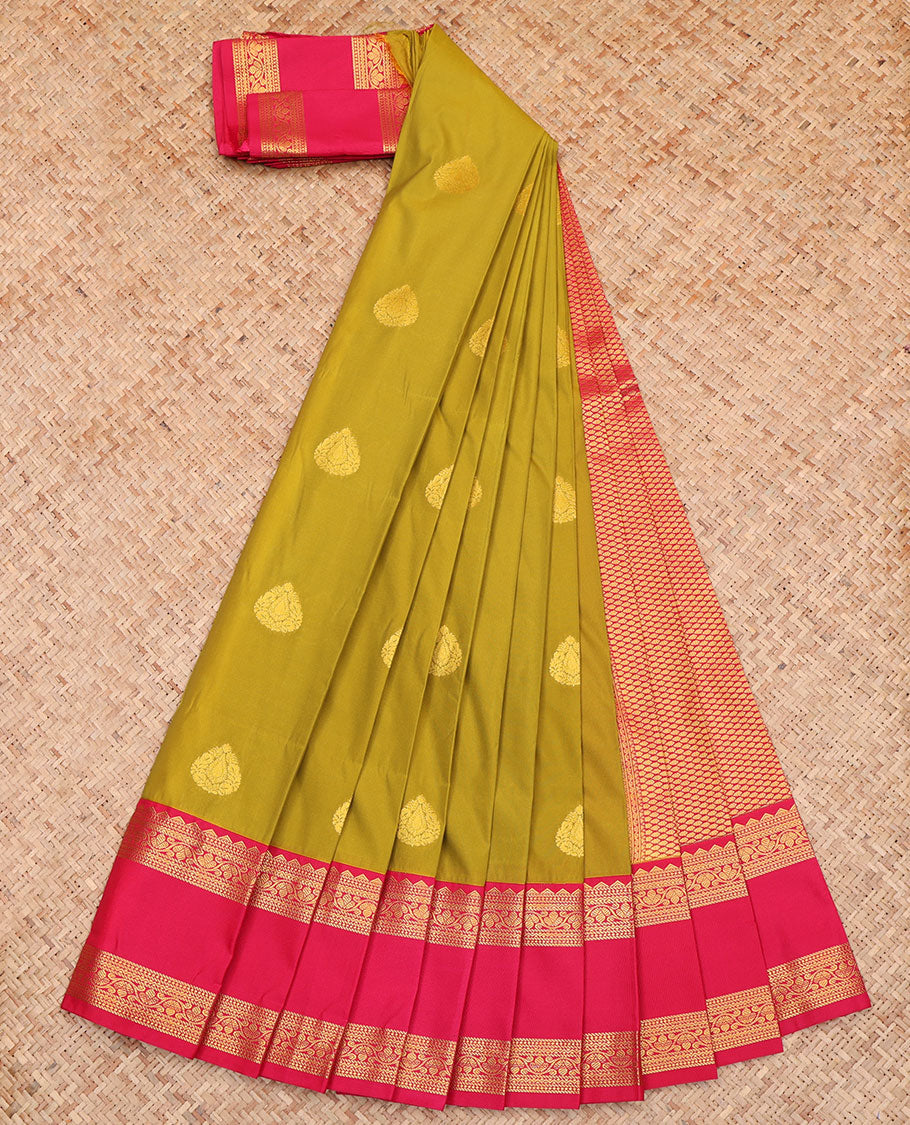 Green Budget Silk Saree, Delicately Woven with Zari Buttas All Over Its Body, Complemented by a Contrast Traditional Zari Design-Woven Rettai Pettu Border, Grand Jaal-Patterned Pallu, and Paired with a Contrast Blouse
