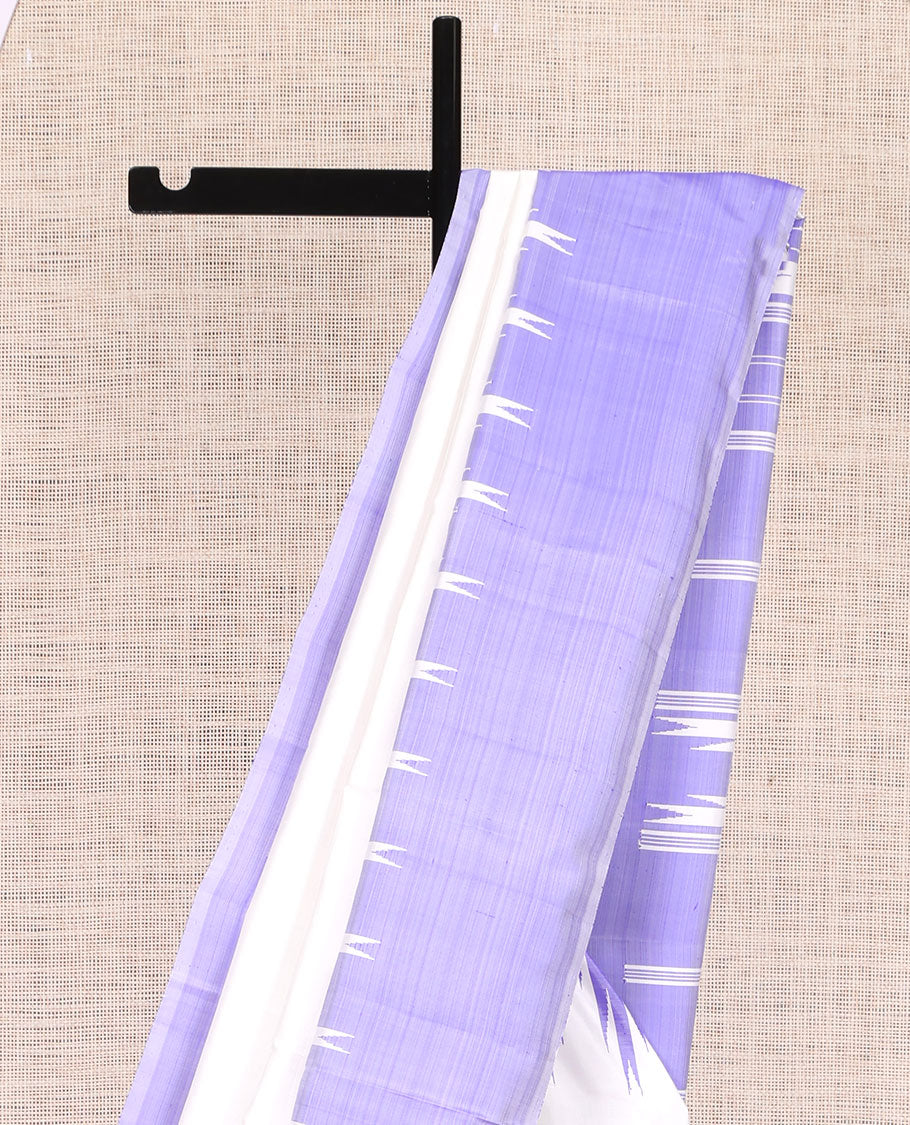 Off-White Plain Kanchipuram Silk Saree, Complemented by Contrast Thazampoo Rekku Border, Thazampoo Rekku Pallu, and a Contrast Blouse