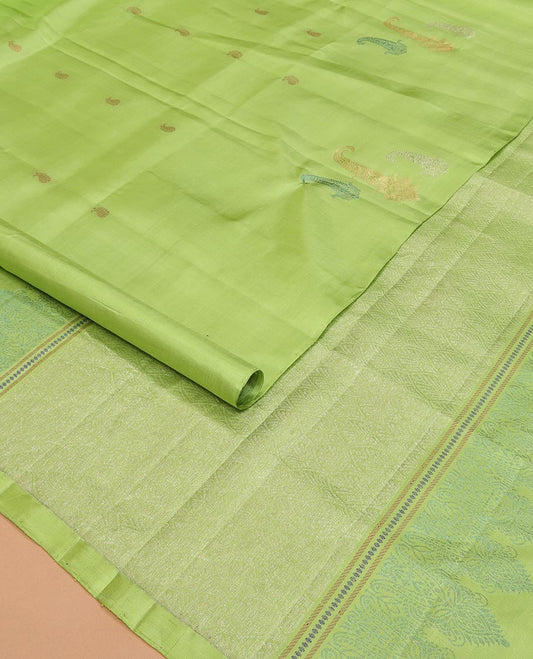Parrot Green Mayuri Soft Silk Saree, Mesmerized with Manga Buttas All Over Its Body, Highlighted by Zari Border of Arumbu Manga Designs, Pallu Features Scallop Design, and Paired with a Matching Blouse