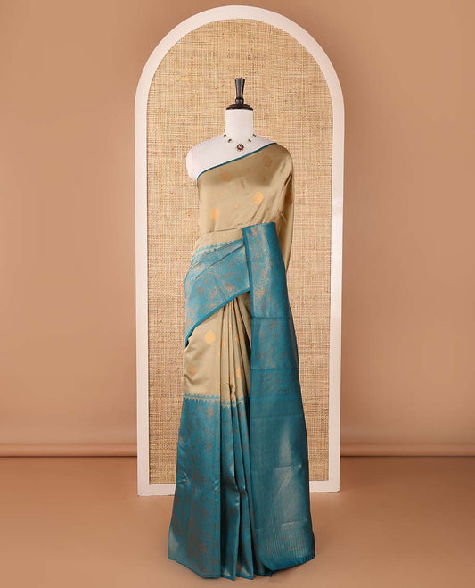 Borderless chikku-blue zari buttas & half-&-half vanasingari-style flora-fauna woven kanchi silksaree,self-pallu & blue blouse of zari brocade