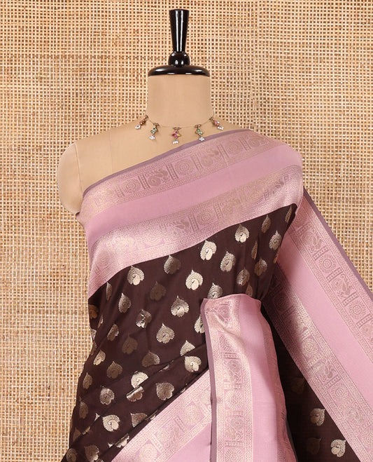 Brown and Pink Kanchi Silk Saree, Elegantly Highlighted with Zari Buttas All Over Its Body, Complemented by a Contrast Traditional Zari Rettai Pettu Border of Peacock-Chakram Designs, Intricately Designed Grand Pallu, and Paired with a Contrast Blouse