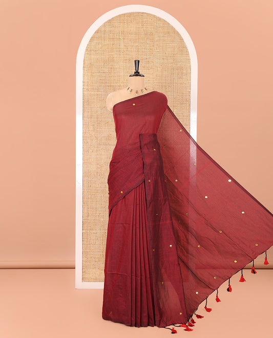 Borderless Maroon Mul Cotton Saree, Subtly Sparkled With Big Sequins Work On Its Body, a Self-Pallu and Paired with a Matching Blouse