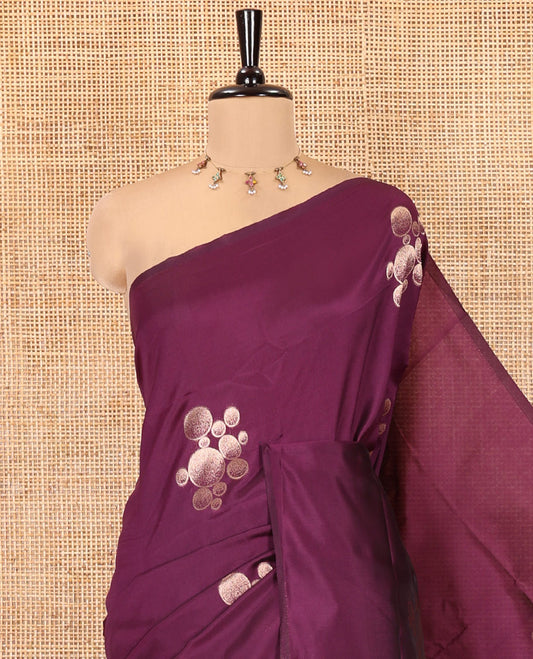 Borderless Wine Kanchi Silk Saree, Graced with Zari Buttas, Mughal-Style Intricately Woven Pallu, and a Matching Blouse