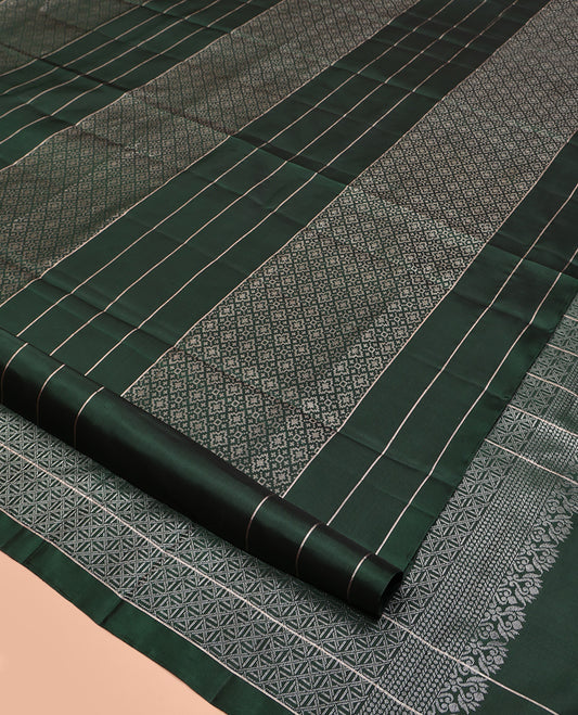 Green Mayuri Soft Silk Saree, Subtly Enriched with Geometric Patterns in Its Body, Self-Border, Pallu Depicting Checked Design, and Paired with a Matching Blouse