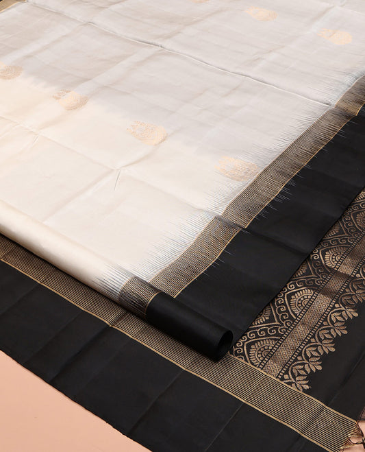 White Mayuri Soft Silk Saree, Enthralled with Zari Buttas, Complemented by Contrast Zari Border, Intricately Designed Pallu, and a Contrast Blouse