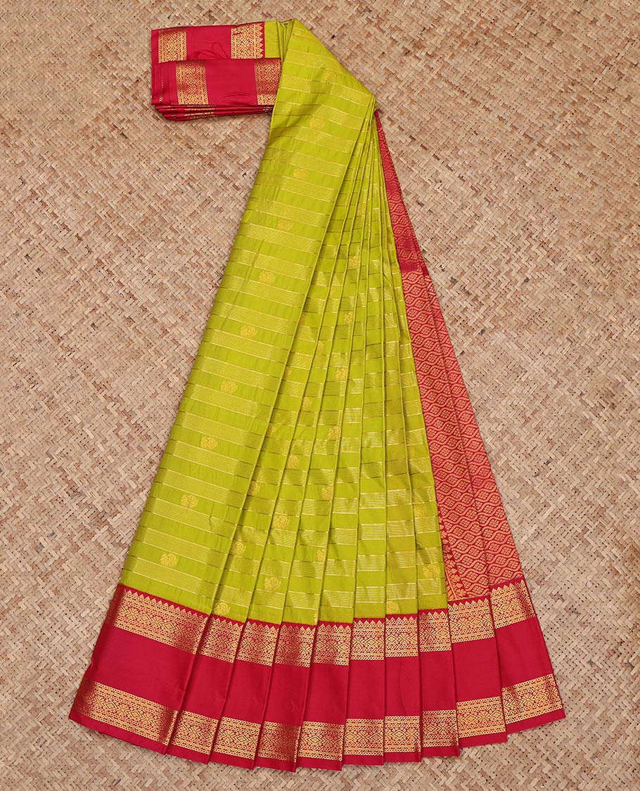 Green Budget Silk Saree, Bedecked with Peacock Buttas and Zari Stripes on Its Body, Complemented by a Contrast Traditional Zari Design Rettai Pettu Border, Grand Jaal Pallu, and Paired with a Contrast Blouse