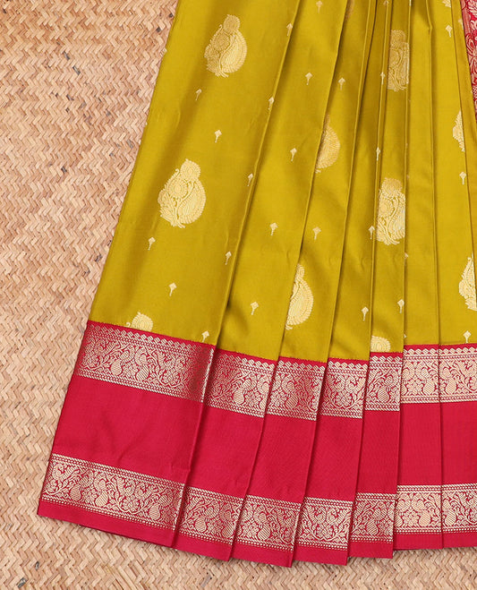 Green zari buttas gift saree, contrast traditional zari design rettai pettu border, and intricate paisley pallu