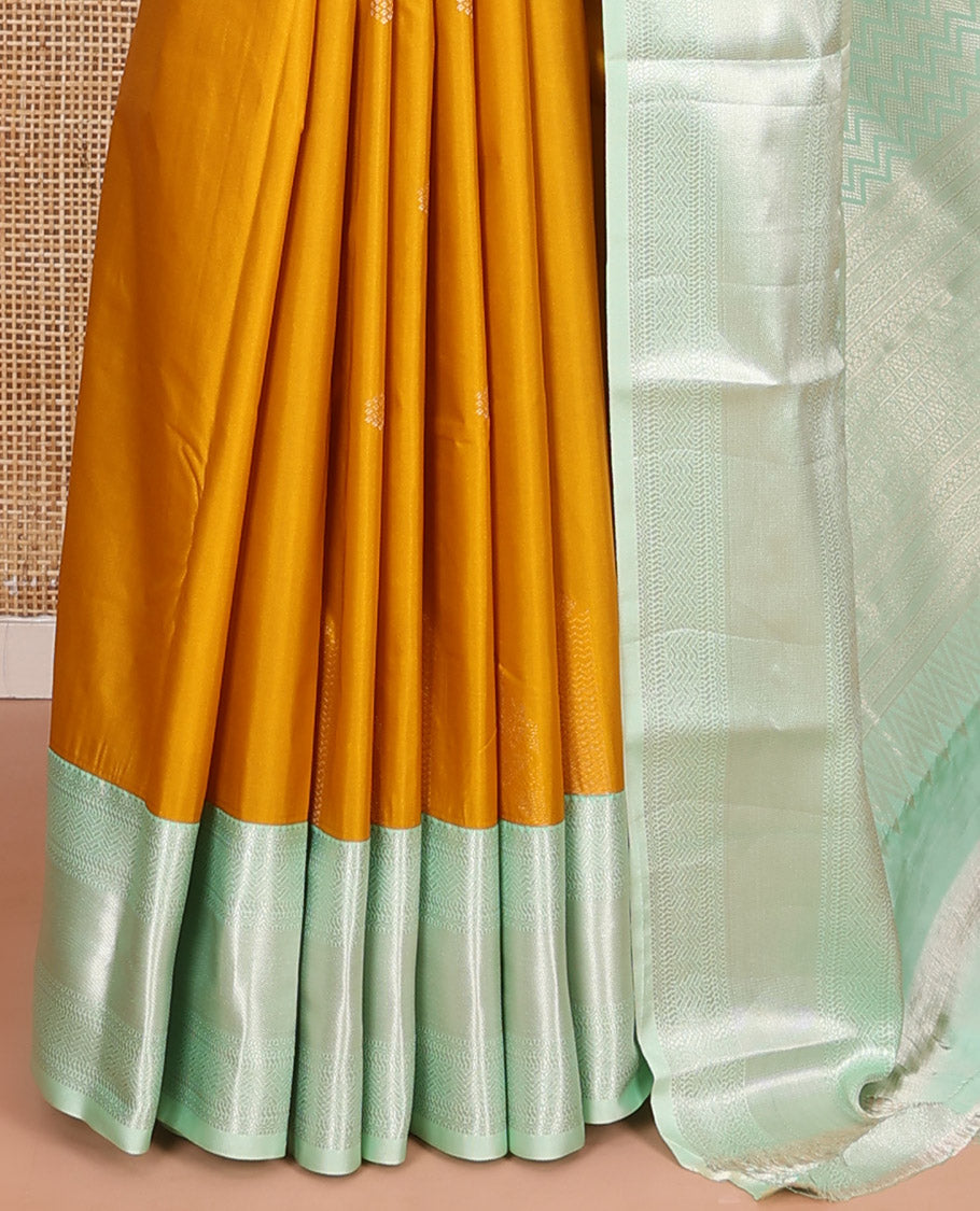 Mustrad Budget Silk Saree, Embellished with Zari Buttas All Over Its Body, Complemented by Contrast Border of Traditional Designs Woven in Zari, Majestically Detailed Pallu, and Paired with a Contrast Blouse