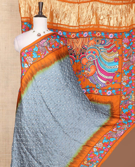 Grey bandhani dotted bandhani silk saree, contrast kalamkari floral vine and peacocks printed mustrad border of peacock printed pallu