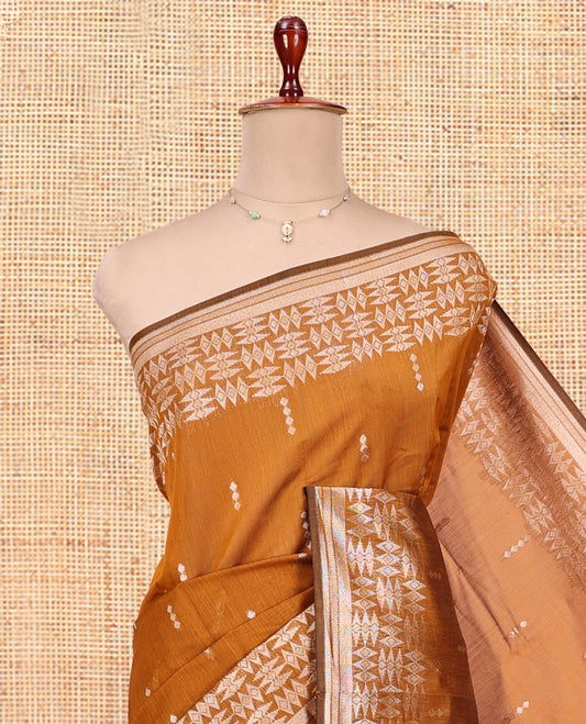 Mustrad Semi-Silk Cotton Saree, Finely Crafted with Buttas All Over Its Body, Highlighted by a Zari Border of Geometric Designs, Pallu of Geometric Designs, and Paired with a Matching Blouse