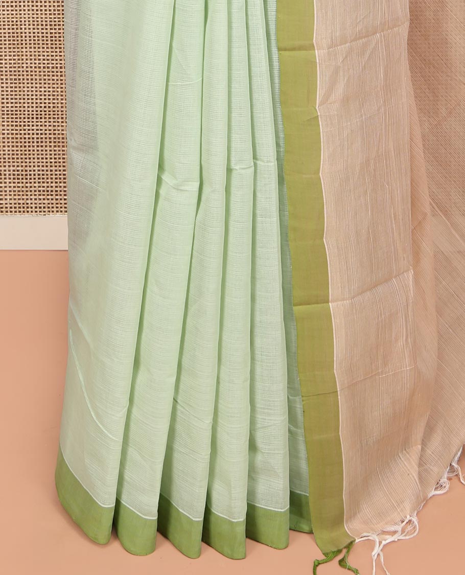 Green Plain Mangalgiri Cotton Saree, Complemented by Contrast Border, Plain Pallu, and Paired with a Contrast Blouse