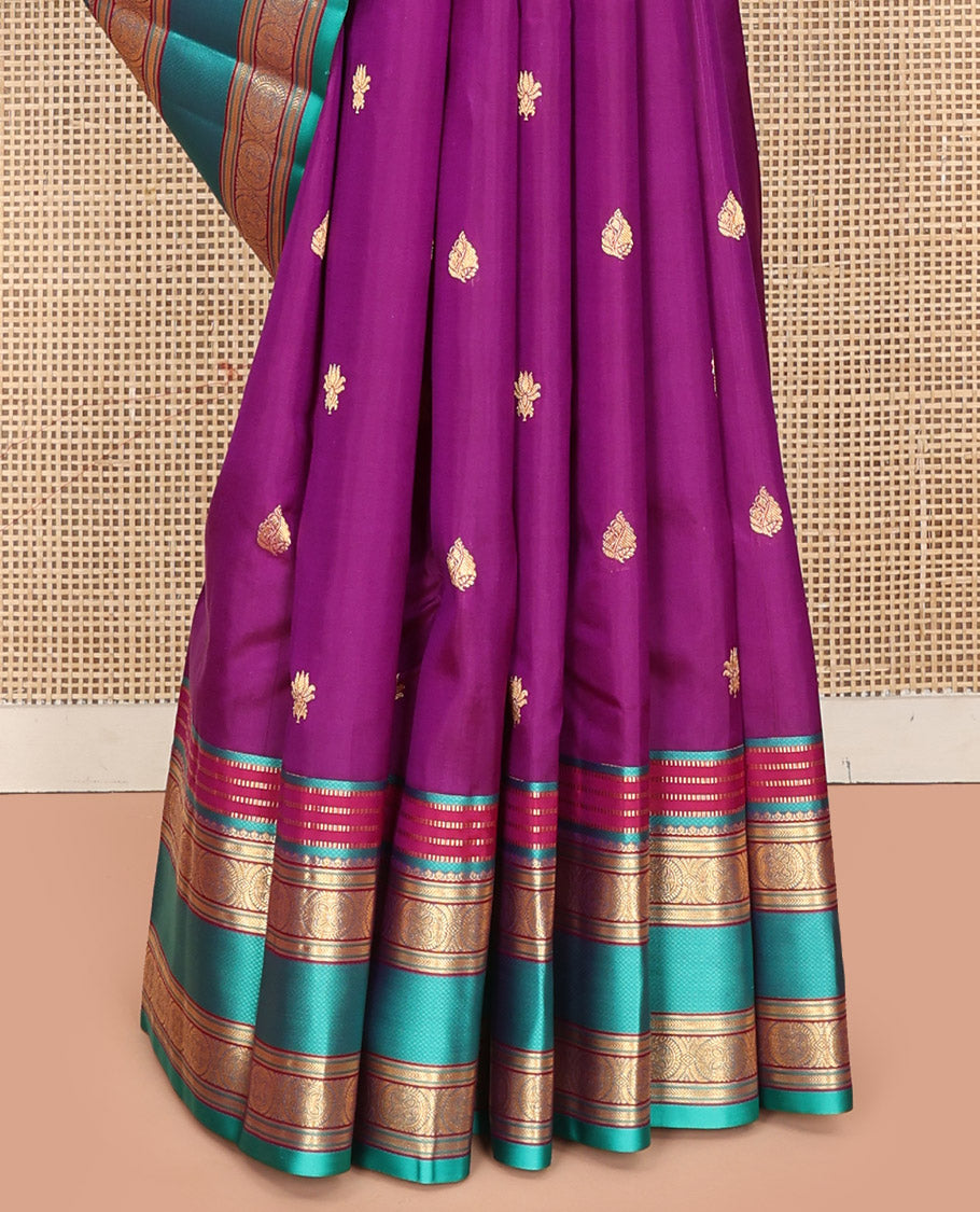 Purple Vasundhara Silk Saree, Beautifully Bedecked with Kamalam Buttas on Its Body, Complemented by a Captivating Contrast Border of Muthu, Chakram, and Mayil Kann Designs, Grand Jaal Pallu, and Paired with a Contrast Blouse