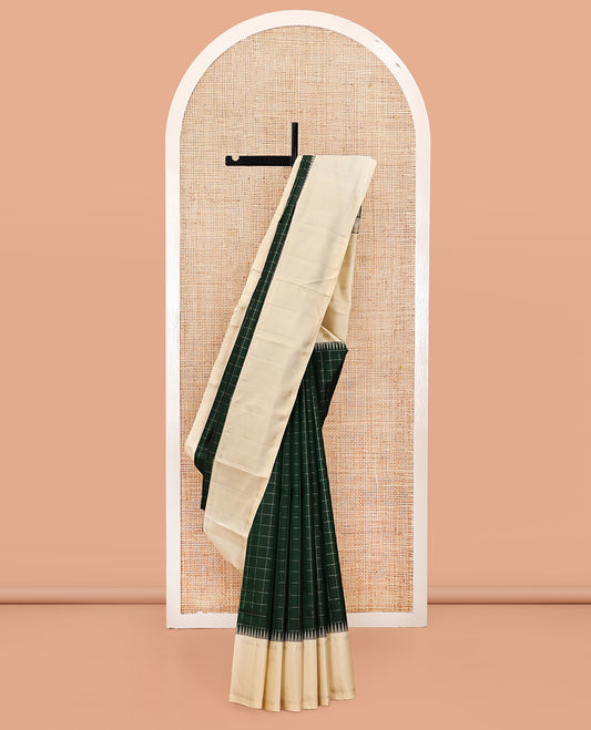 Green Checked Kanchipuram Silk Saree, Complemented by a Contrast Bodi Zari Border, Seppu Rekku Pallu, and Contrast Blouse
