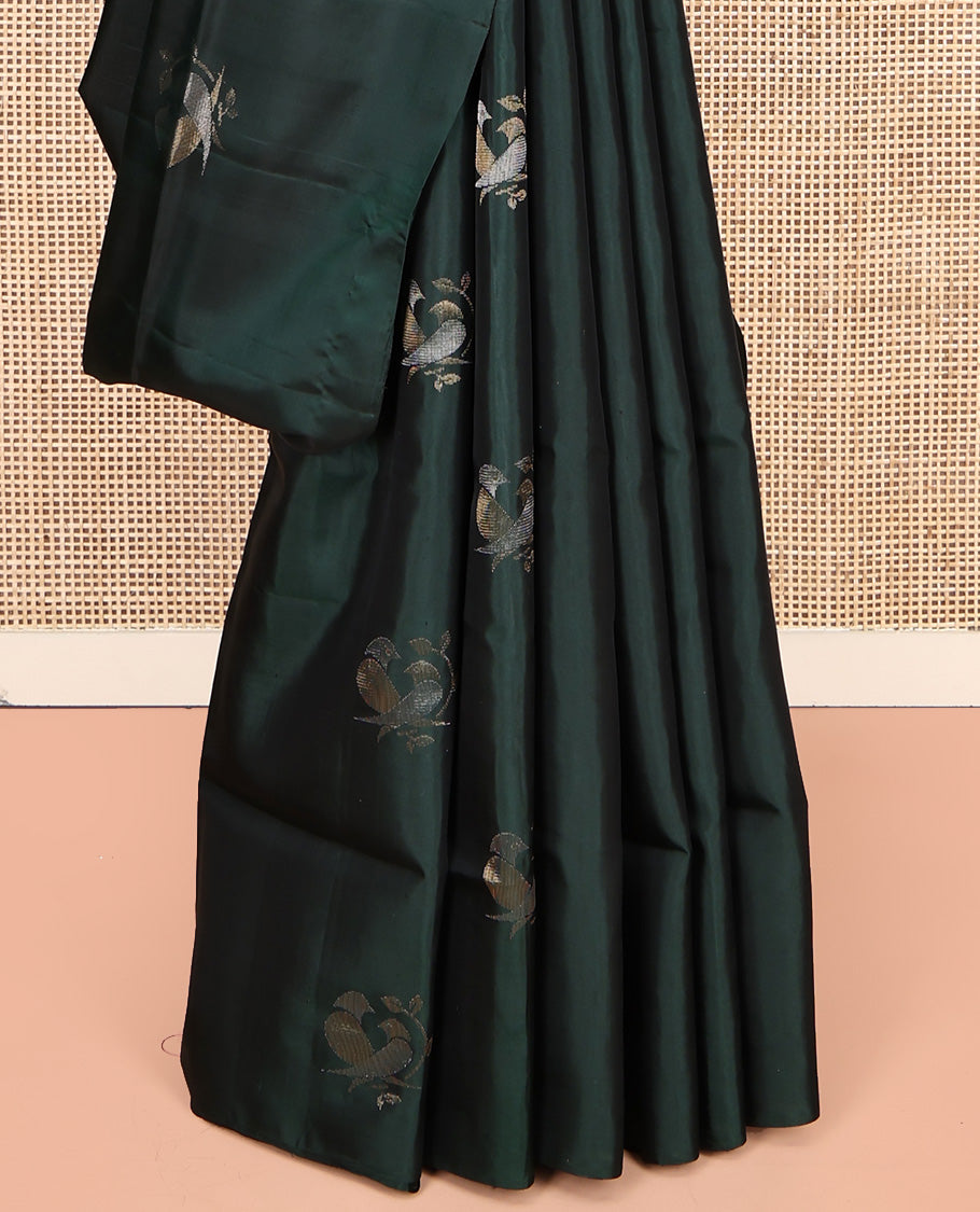Borderless Green Mayuri Lite Silk Mix Saree, Detailed with Bird Buttas All Over Its Body, Highlighted by a Zari Pallu of Diagonal Stripes and Chakram Designs, and Paired with a Matching Blouse