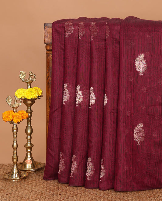 Borderless purple floral bouquet-shaped buttas Banarasi jute silksaree, zari-rich intricate pallu & matching zari butta blouse