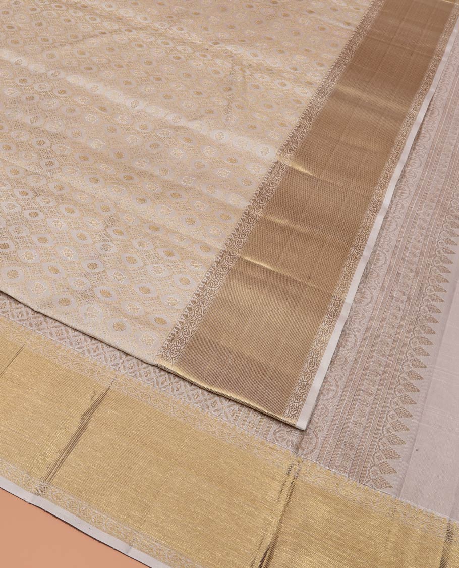 Off-White Kanchipuram Wedding Silk Saree, Finely Woven with Jacquard Design On Its Body, Highlighted by Zari Floral Creeper Design Border, Grand Pallu and Paired with a Matching Blouse