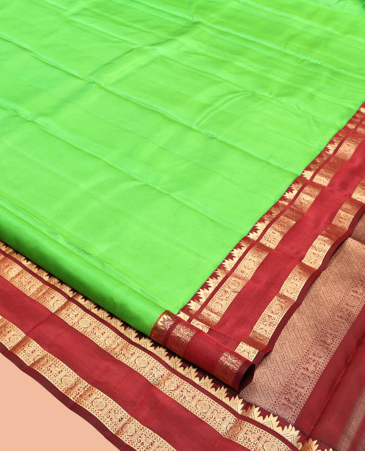 Green Plain Kanchipuram Silk Saree, Complemented by a Contrast Rettai Pettu Border of Thazampoo Rekku, Neli, Kuthirai, and Chakram Designs, Jaal Pallu, and a Contrast Blouse