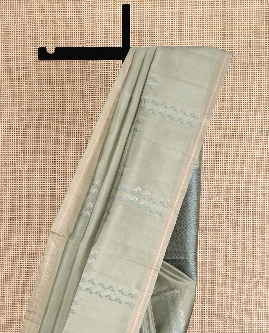 Green Mayuri Soft Silk Saree, Adorned with Buttas, a Subtle Border, Pallu of Jaal Design, and a Matching Blouse