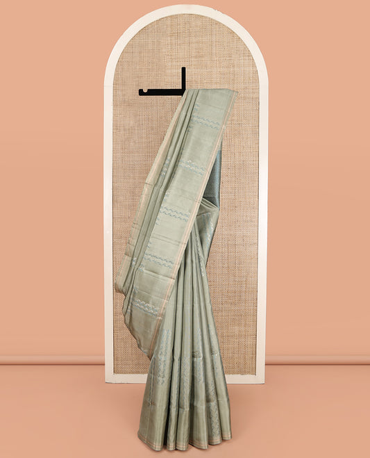 Green Mayuri Soft Silk Saree, Adorned with Buttas, a Subtle Border, Pallu of Jaal Design, and a Matching Blouse