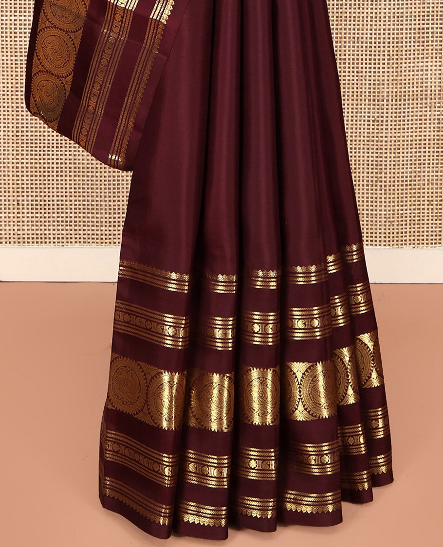 Maroon Kanchipuram Silk Saree, Crafted with Mayil and Chakram Buttas All Over Its Body, Highlighted by a Zari Border of Thilakam Mokku, Kathir, Kamalam, Manga, and Round Mayil Designs, Grand Jaal Pallu, and Paired with a Matching Blouse