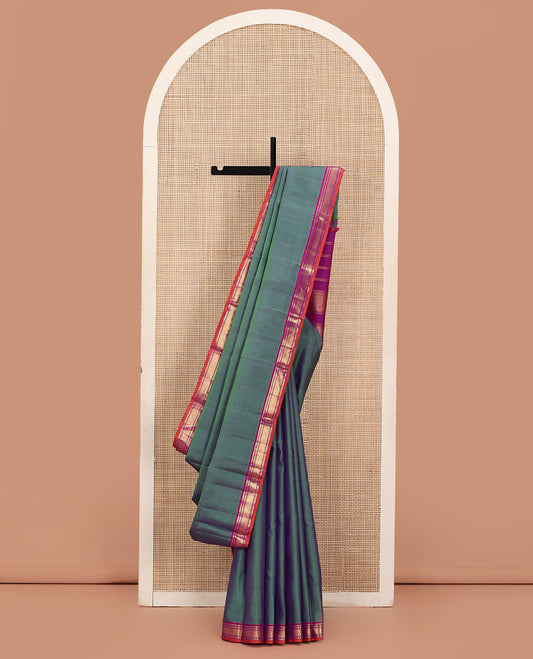 Green Plain Dual-Toned Kanchipuram Silk Saree, Complemented by a Captivating Contrast Border of Salngai, Muthu, Banaras, and Then Kuli Kann Designs, Gleaming Zari Woven Pallu, and Paired with a Contrast Blouse