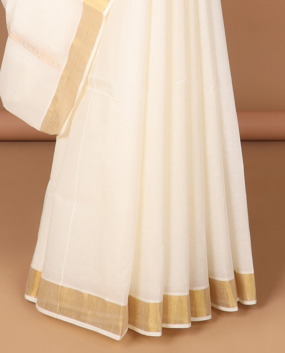 Cream kerala saree features zari designs, zari border & pallu of intricate zari designs