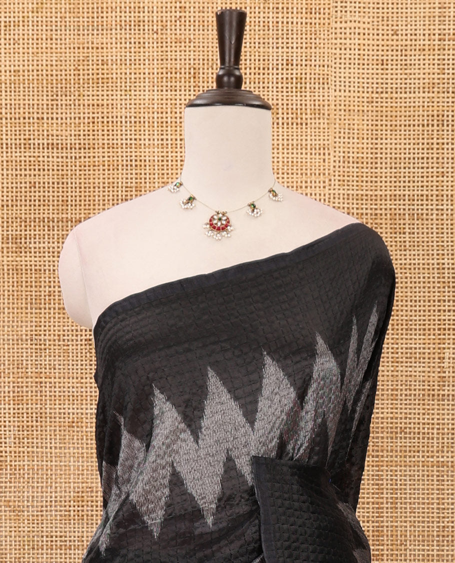 Borderless white 3-layer ikkat chevron printed litchi crushed saree, ikkat printed pallu & small butta printed black blouse