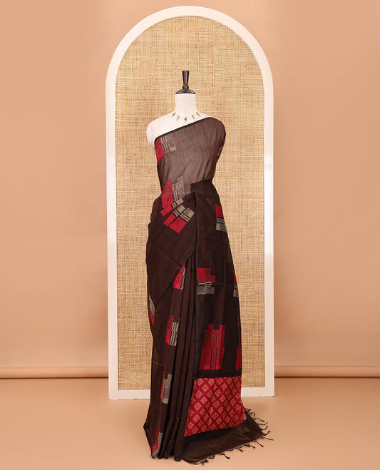 Borderless brown geometric-patterned buttas kota cotton saree, jaal-patterned pallu & matching jaal-patterned blouse