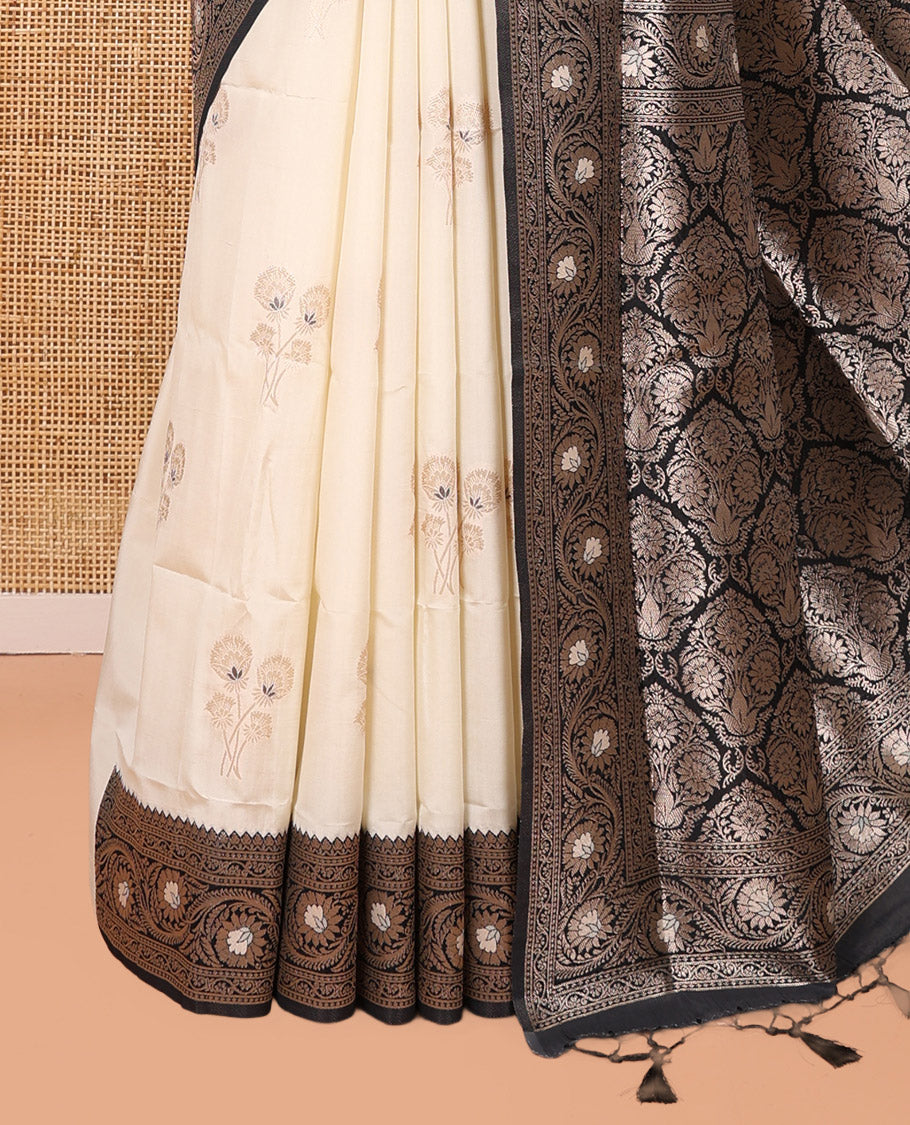 Cream-Black Elite Soft Silk Saree, Accentuated with Zari Buttas, a Contrast Floral Creeper Border, Intricate Pallu, and a Contrast Blouse