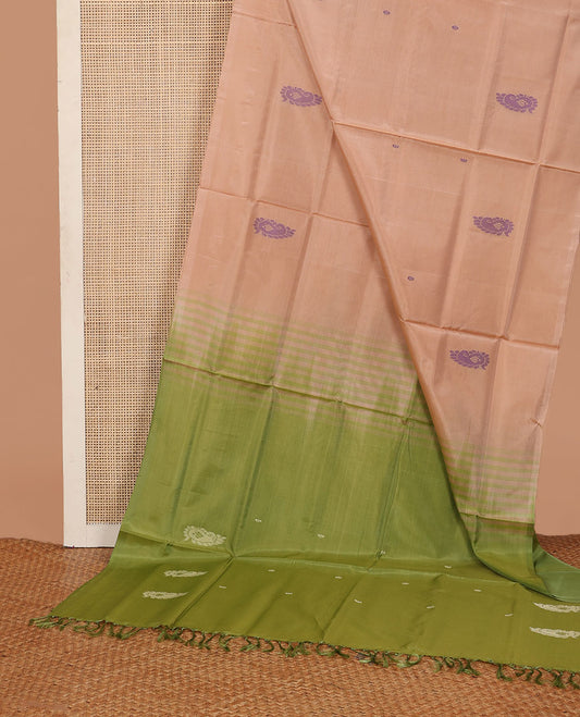 Borderless fawn brown paisley buttas banana pith saree, contrast pallu of paisley buttas