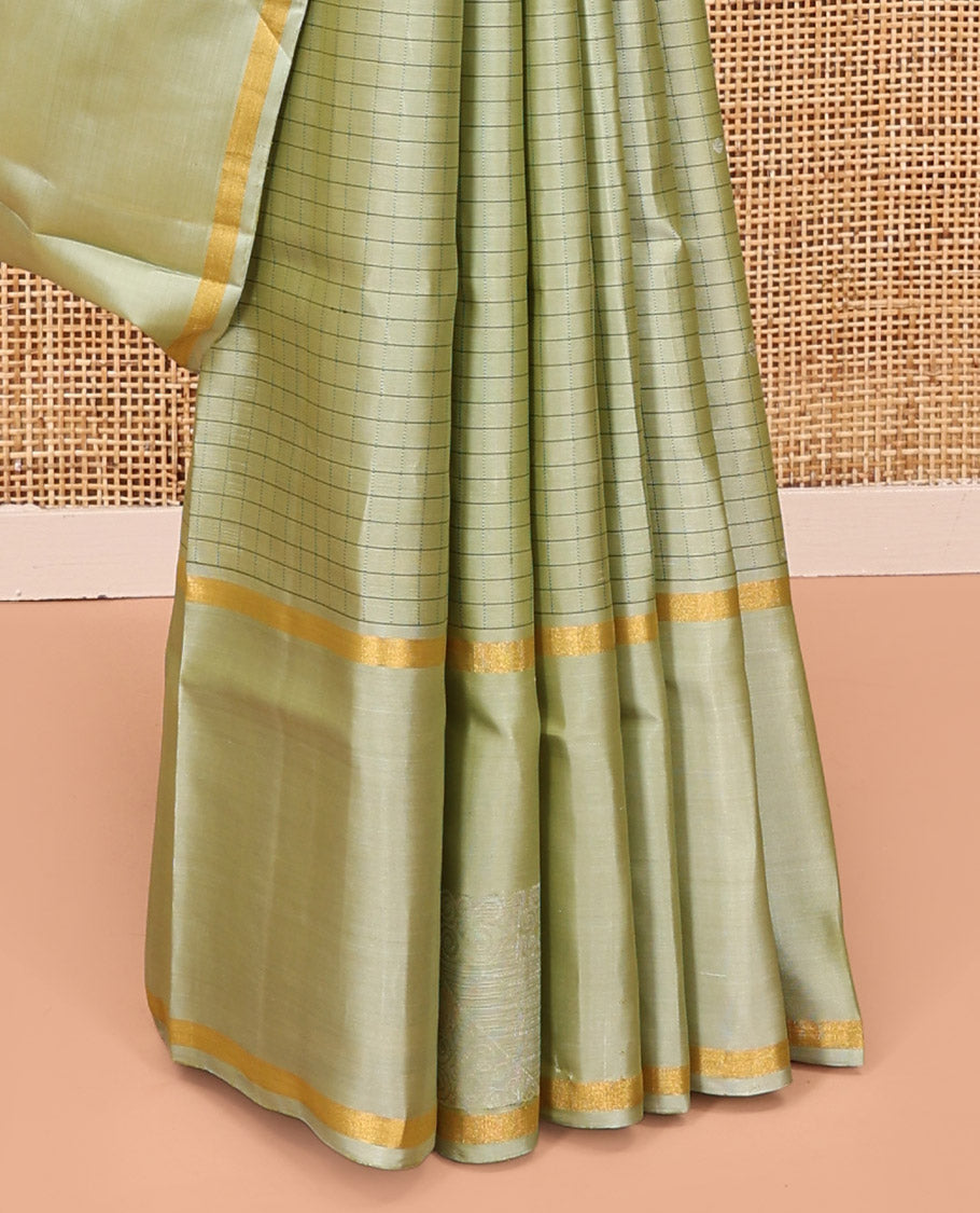 Green Mayuri Lite Silk Mix Saree, Sparsely Woven with Checks on Its Body, Highlighted by Self-Border, Complemented by a Contrast Pallu of Floral Designs, and Paired with a Contrast Blouse