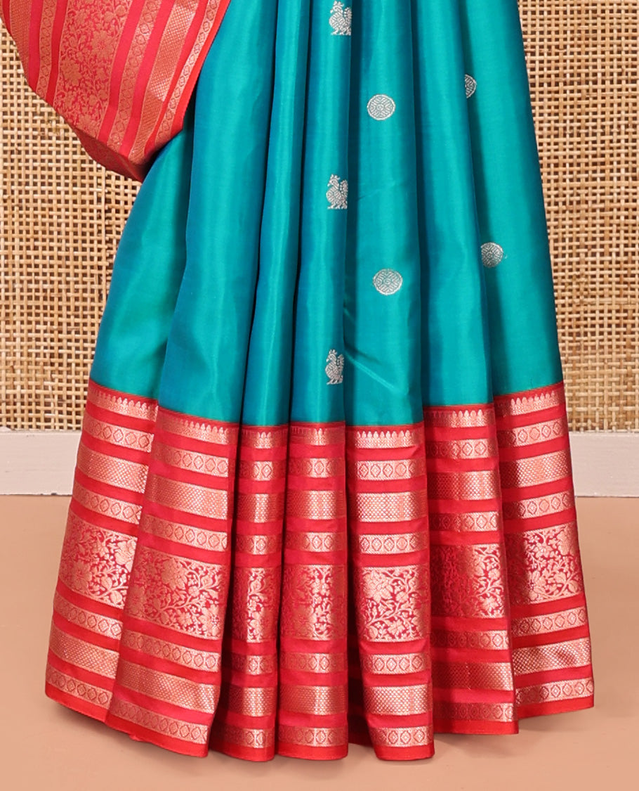 Rama Vasundhara Silk Saree, Accentuated with Zari Buttas All Over Its Body, Complemented by a Contrast Varisai Pettu Border of Thilakam, Neli, Laddu Kamalam, and Kodi Visiry Designs, Grand Pallu of Butta Enclosed Checks, and Paired with a Contrast Blouse