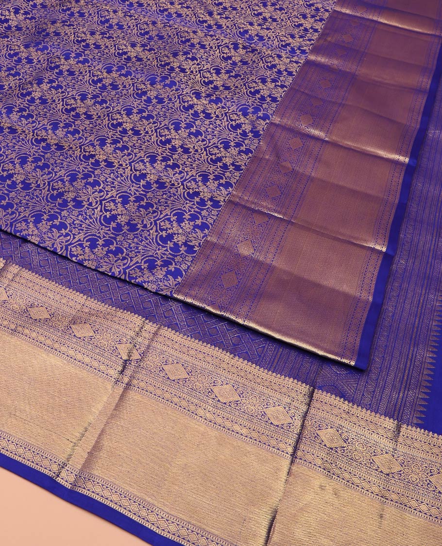 Blue Kanchipuram Wedding Silk Saree, Mesmerized with Jacquard Design On Its Body, Highlighted by Traditional Zari Designs Woven Border, Grand Pallu and Paired with a Matching Blouse