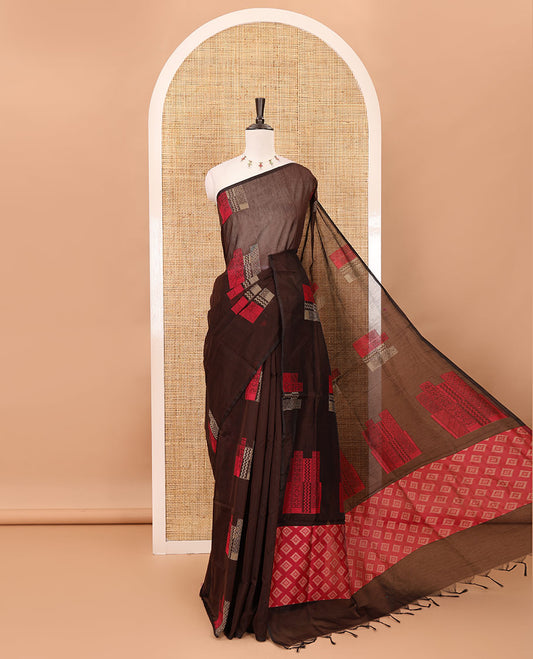 Borderless brown geometric-patterned buttas kota cotton saree, jaal-patterned pallu & matching jaal-patterned blouse