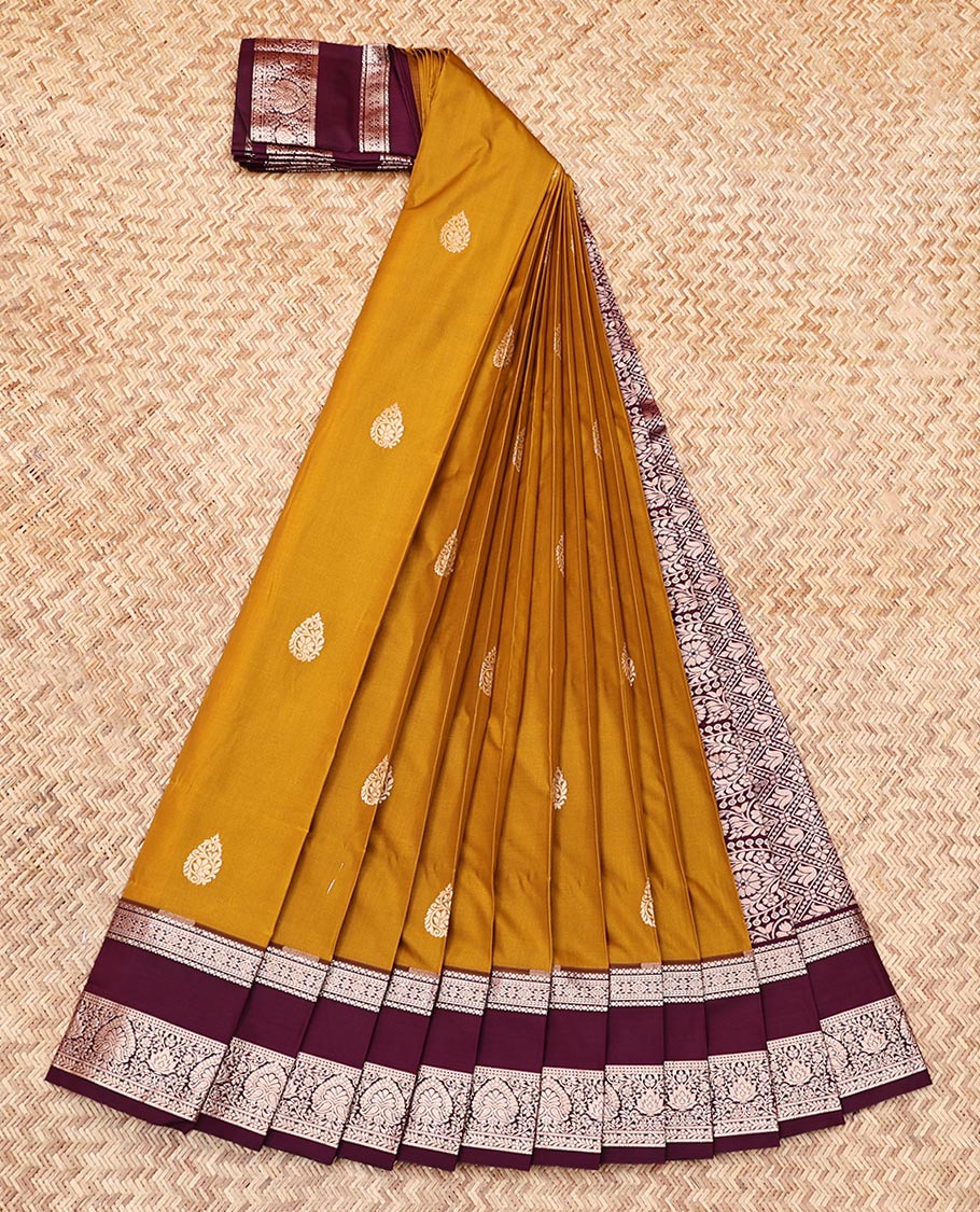 Orange Budget Silk Saree, Elevated with Zari Buttas, Complemented by Contrast Traditional Rettai Pettu Border, Grand Pallu, and a Contrast Blouse
