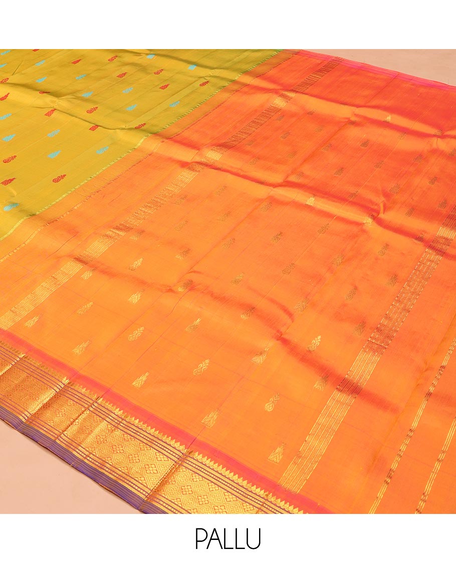 Mustrad Kanchipuram Silk Saree, Delicately Woven with Thread Buttas on Its Body, Complemented by a Contrast One-Sided Border of Thilakam Mokku, Banaras, Muthu and Jaal Designs, Pallu Features Zari Designs, and Comes Without a Blouse