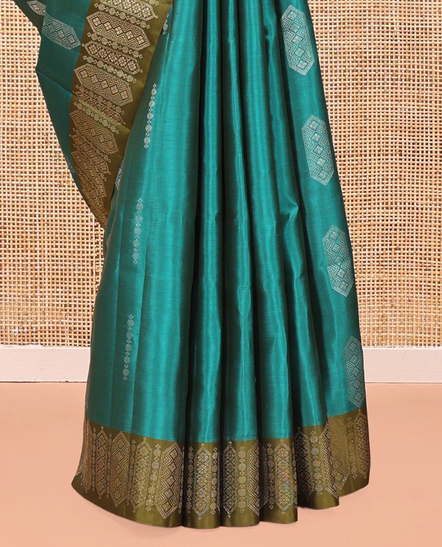 Green Mayuri Soft Silk Saree, Elevated with Zari Buttas All Over Its Body, Complemented by Contrast Border of Intricate Designs, Grand Pallu and Paired with a Contrast Blouse
