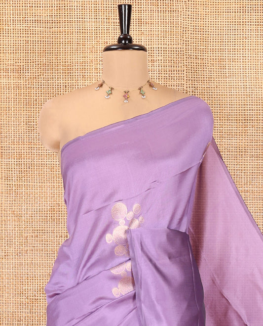 Borderless Purple Kanchi Silk Saree, Mesmerized with Zari Buttas, Mughal-Style Intricately Woven Pallu, and a Matching Blouse