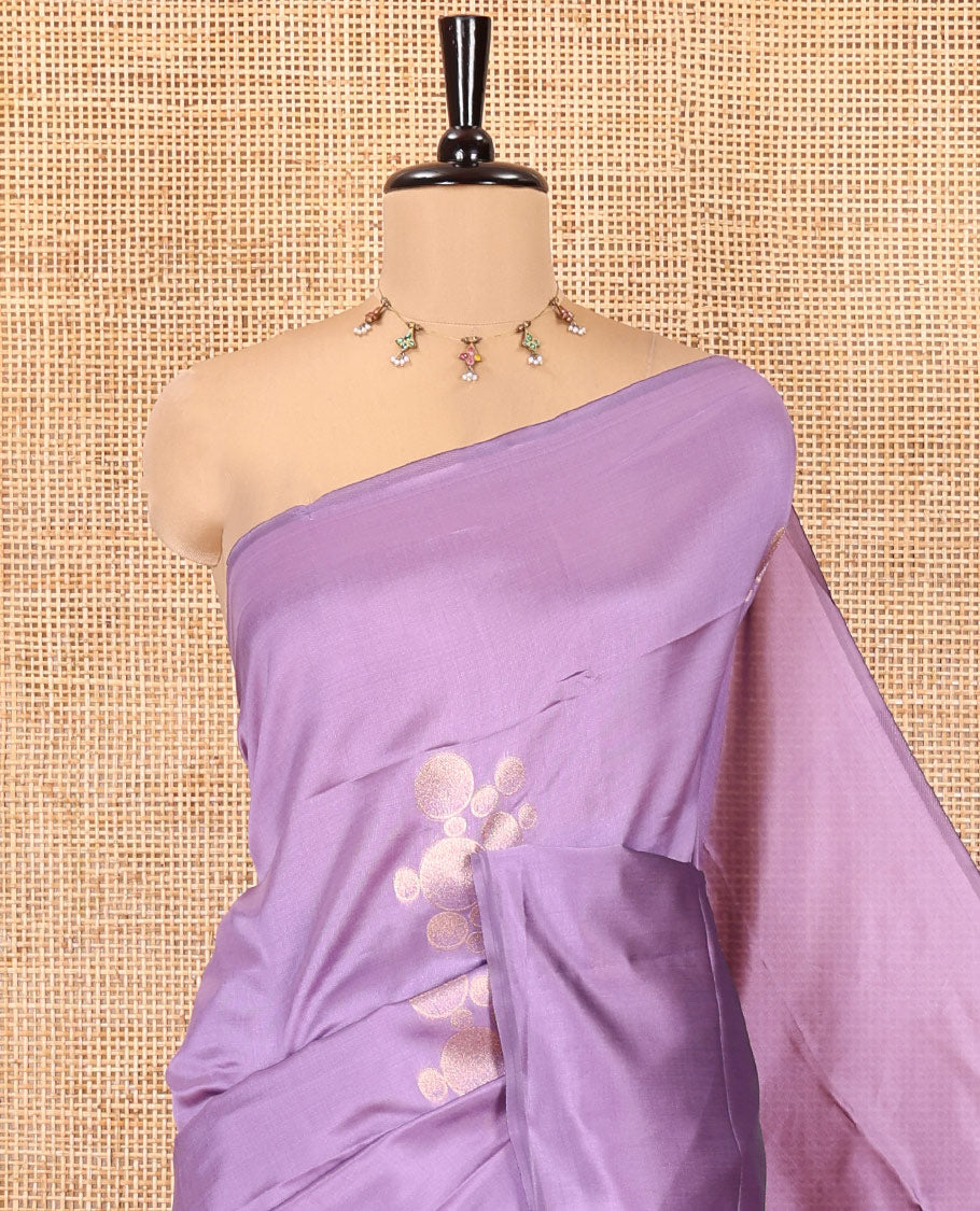 Borderless Purple Kanchi Silk Saree, Mesmerized with Zari Buttas, Mughal-Style Intricately Woven Pallu, and a Matching Blouse