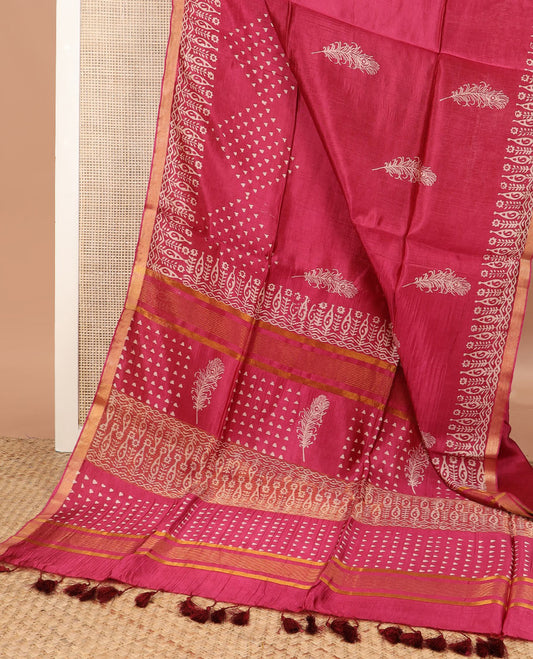 Maroon feather motifs printed banana pith saree, zari with print work border, and printed pallu