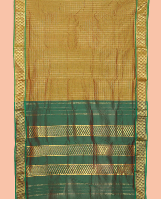 Green Zari Checked Nine-Yard Saree, Complemented by a Contrast Ara Maadam Border, Contrast Ara Maadam Pallu, and No Blouse
